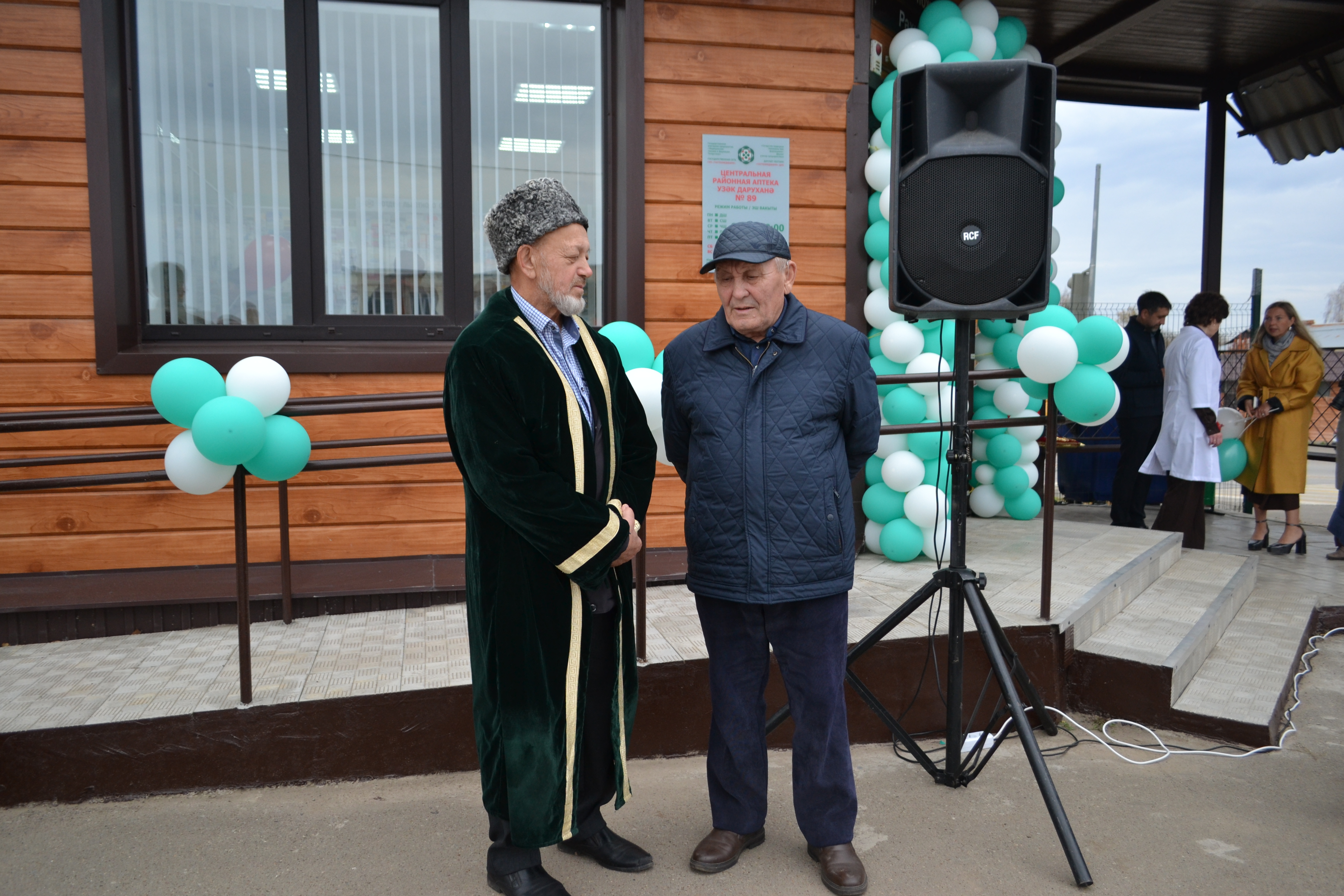 Здание фактически обновили: отремонтировали кровлю, укрепили фундамент в подвале, заменили окна и двери