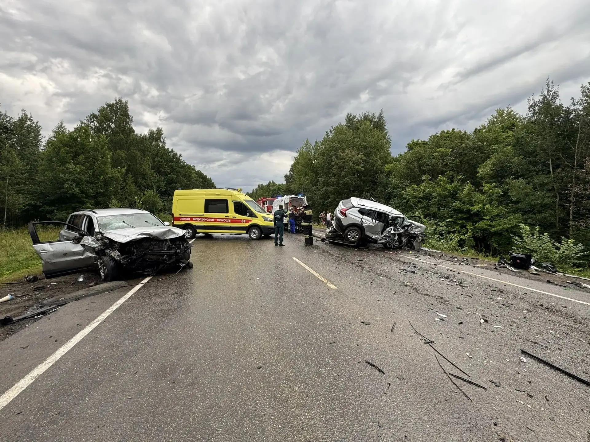 ДТП, 12 августа на автодороге Казань - Ульяновск, в Верхнеуслонском районе, где на месте ДТП погибли мама и двое детей 4 и 9 лет, а через несколько дней в больнице умерла еще одна пассажирка Лады Искра 