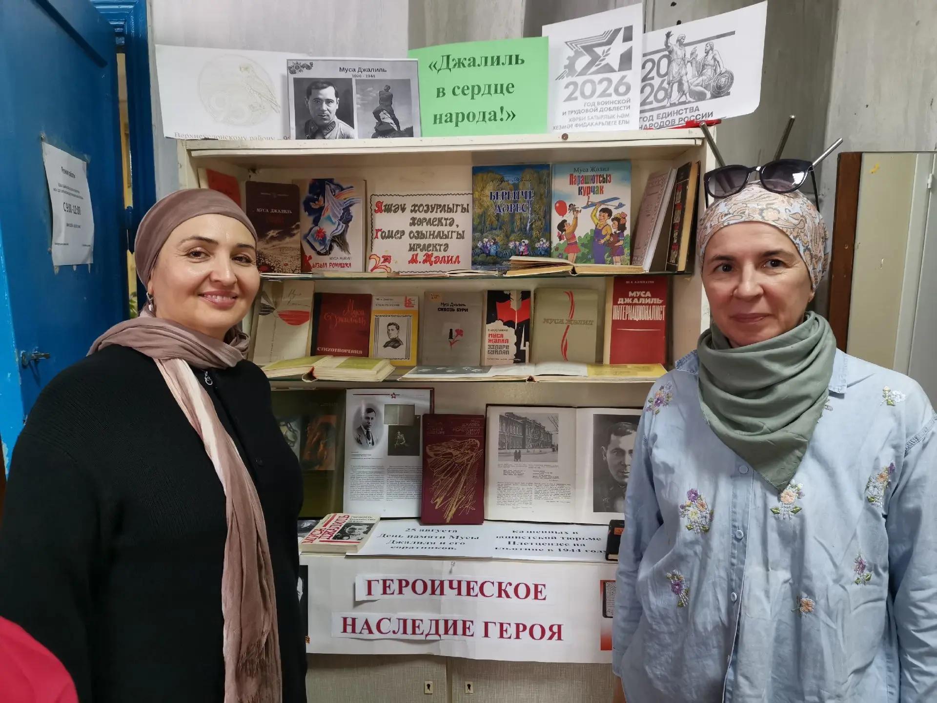 Кызыл Байракның мәдәният хезмәткәре шагыйрьнең сугышка кадәрге тормышы, фронтка китүе, әсирлеккә төшүе, дошманга бирелмәве, көрәшергә мөмкинлек булмаганда да көрәшүен сөйләде.