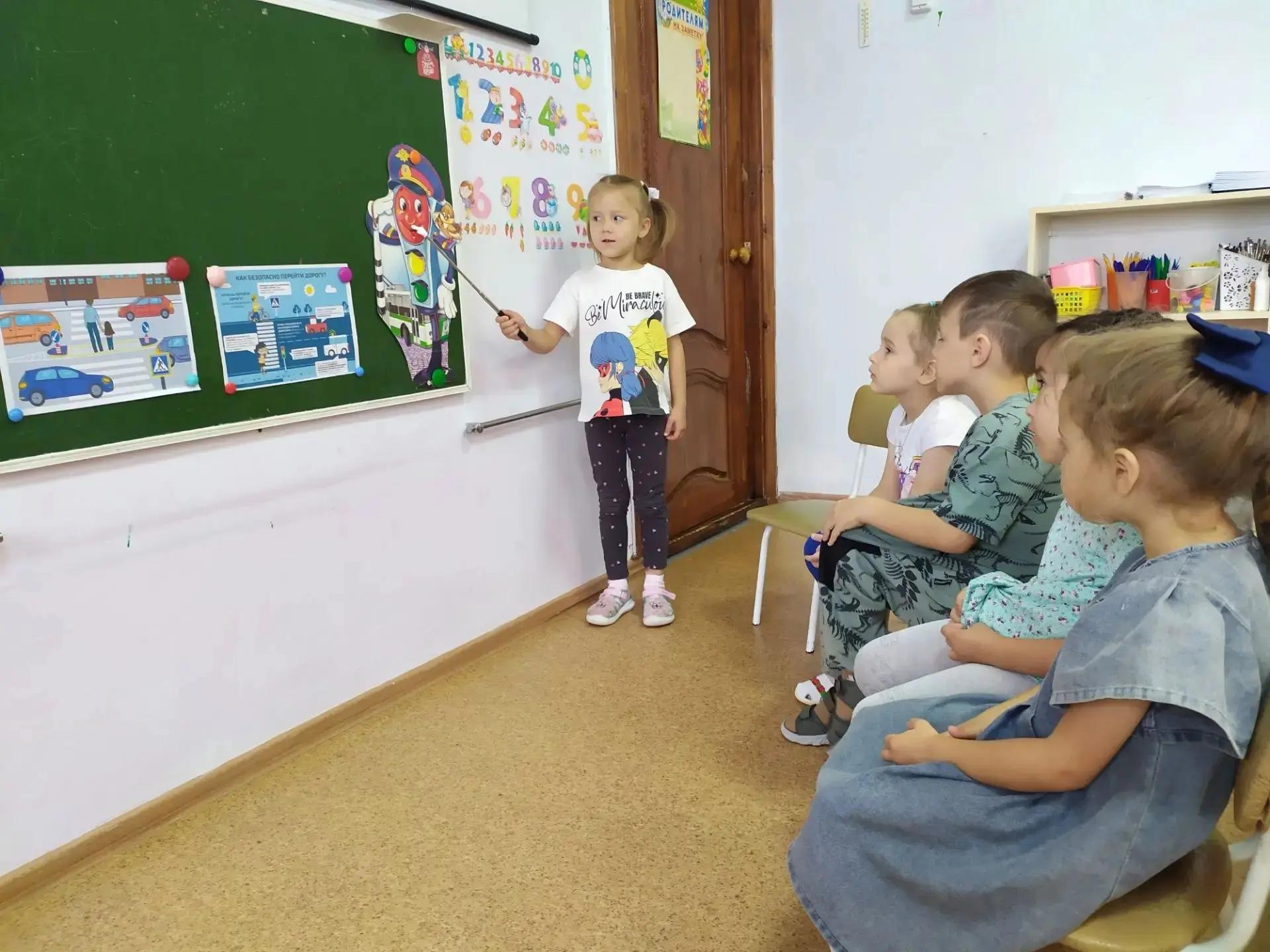 Балалар күп кенә яңа белемнәр һәм күнекмәләр алдылар, бу аларга юл хәрәкәтендә җаваплырак катнашырга ярдәм итәчәк.