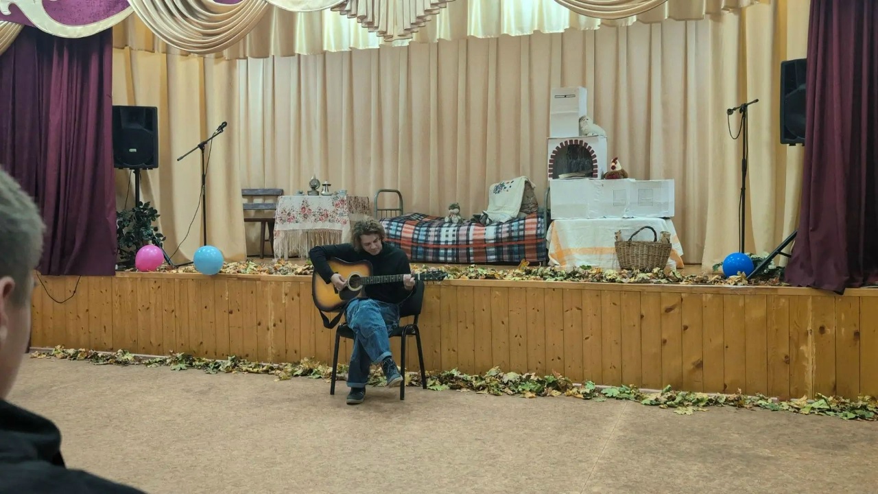 Каждый номер сопровождался бурными аплодисментами, а зрители не могли сдержать эмоций, подпевая знакомым мелодиям. 