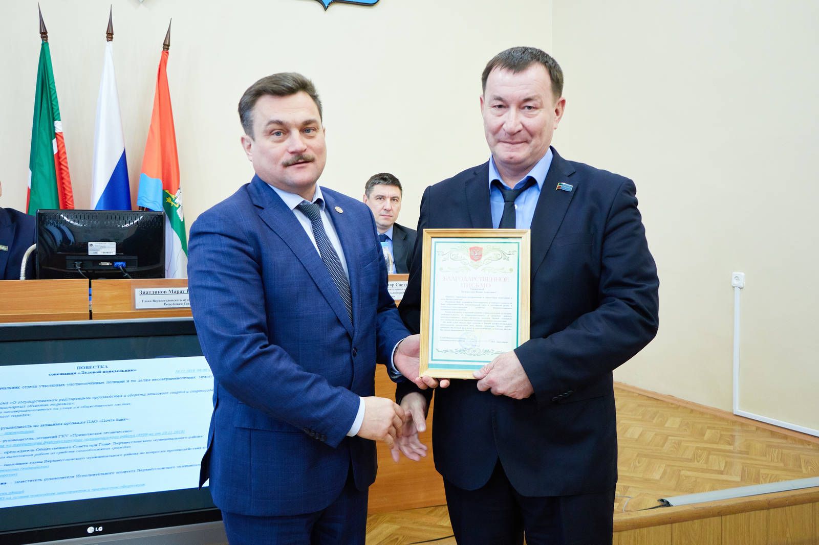 Глава Верхнеуслонского района Марат Зиатдинов вручил заслуженные награды