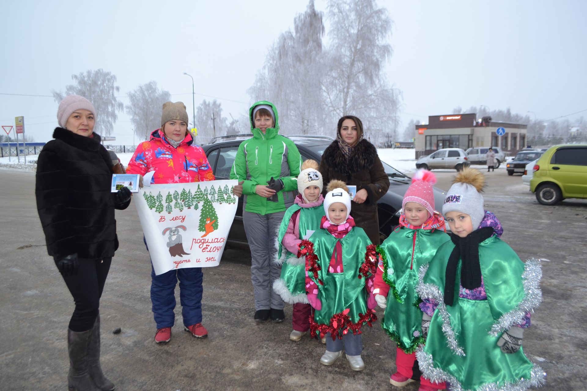 Воспитанники Верхнеуслонского детского сада "Солнышко" провели акцию "Елочка живи"