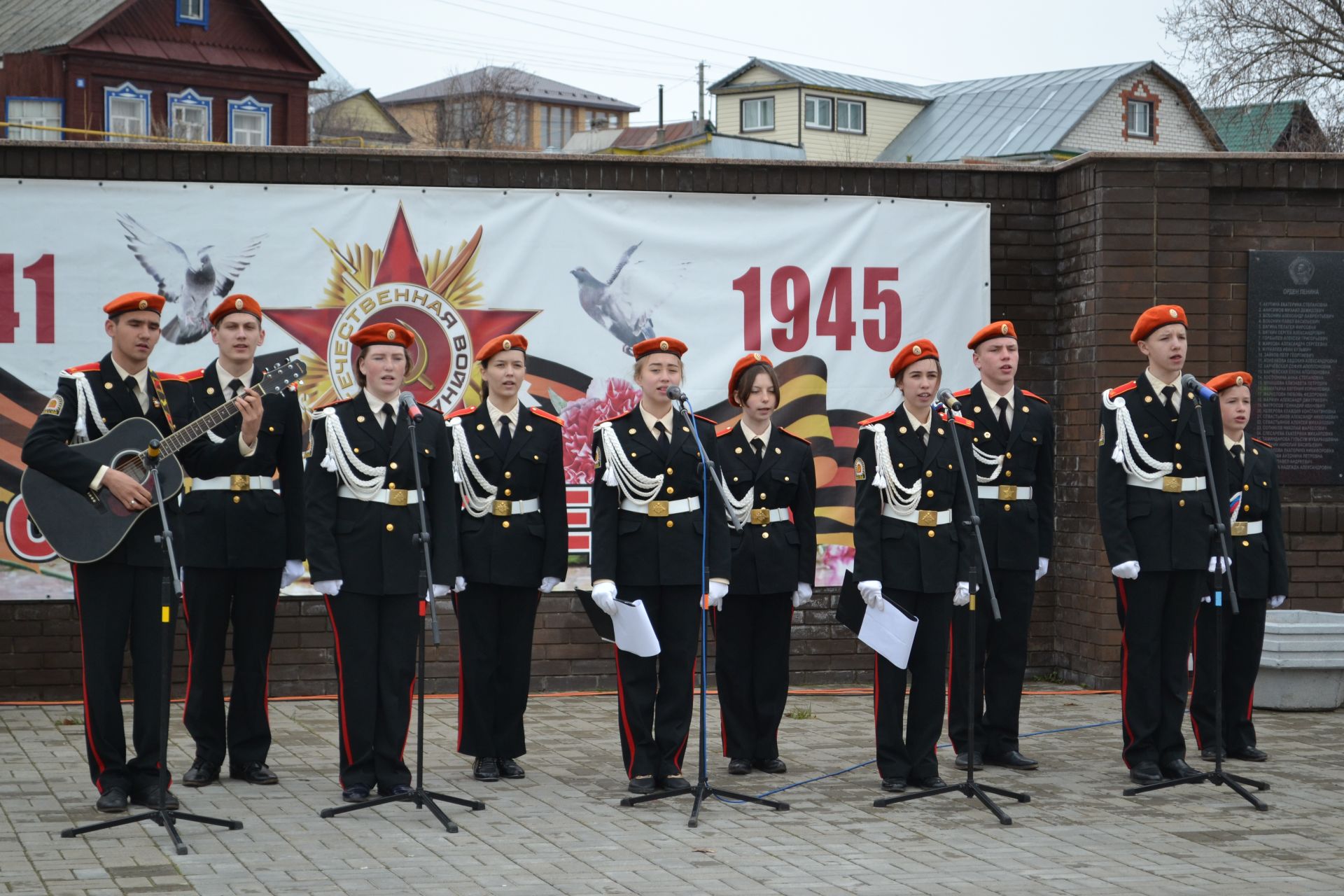 В Верхнем Услоне открыли мемориальную доску генералу войск противоракетной и противокосмической обороны Николаю Кислякову