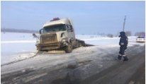 Госавтоинспекторы Татарстана вызволили из снежного плена водителя, попавшего в беду