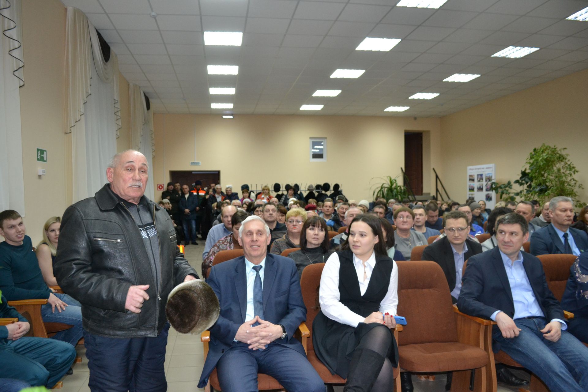 Глава Верхнеуслонского района Марат Зиатдинов призвал макуловцев показать пример по сбору средств самообложения