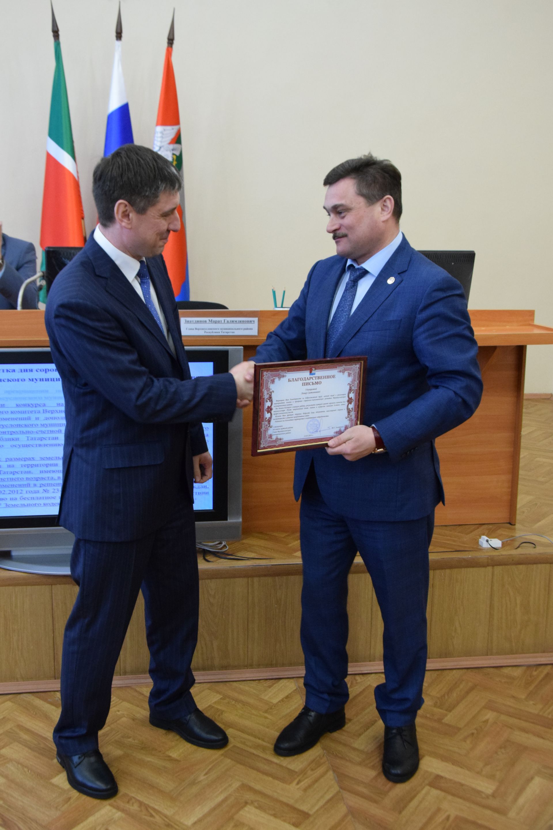Депутаты приняли отставку руководителя Исполкома Ленара Хакимзянова