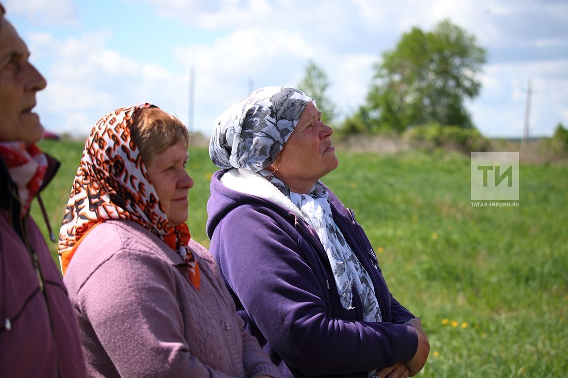 80 лет в запустении: в Татарстане установили купол и крест на церковь, которую реставрируют сельчане