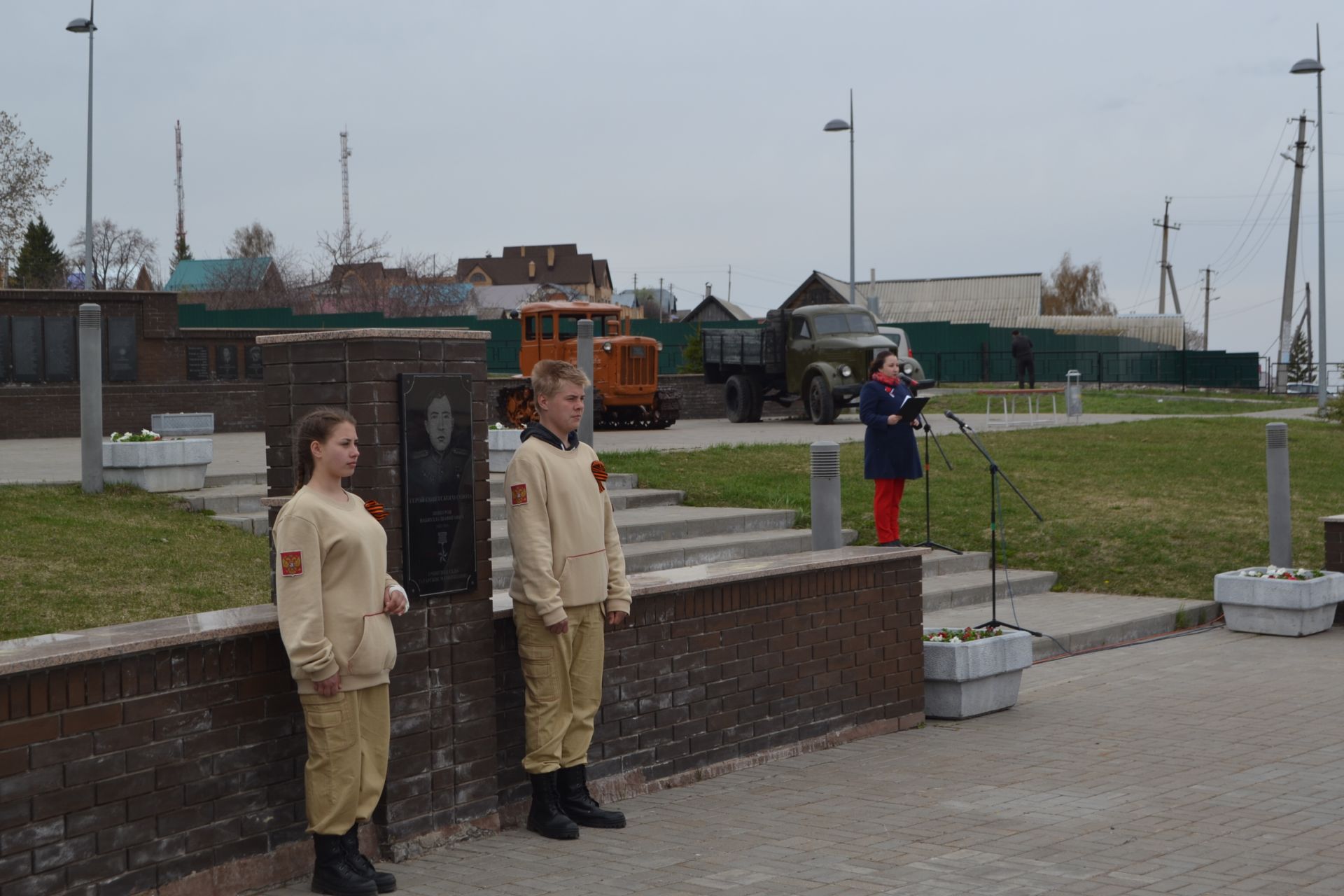 В Парке Героев верхнеуслонцы и гости райцентра вспоминали Героев Советского союза - своих земляков (фоторепортаж)