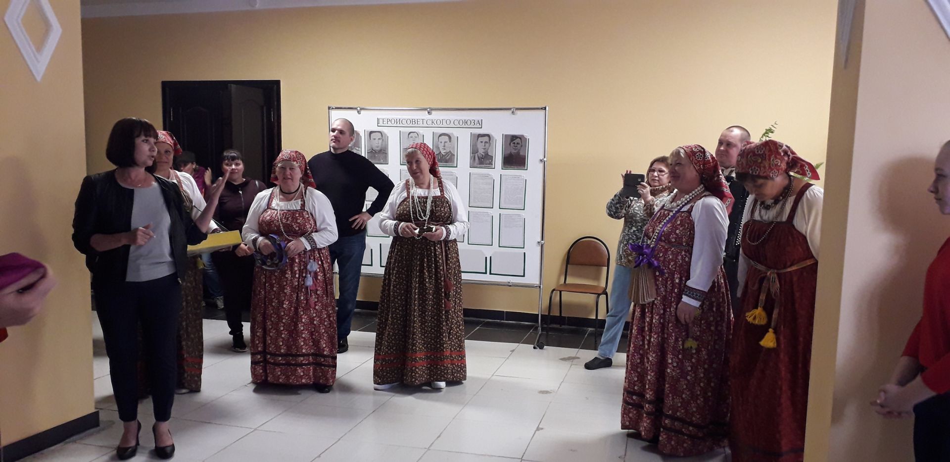 В музее делегацию судмедэкспертов встречал народный коллектив "Калинушка"