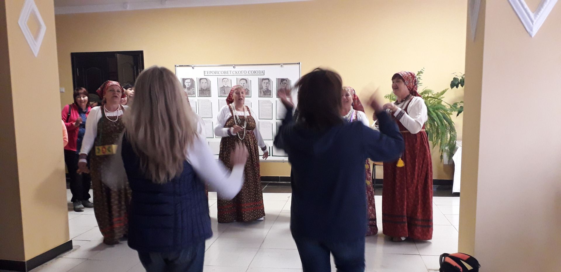 В музее делегацию судмедэкспертов встречал народный коллектив "Калинушка"