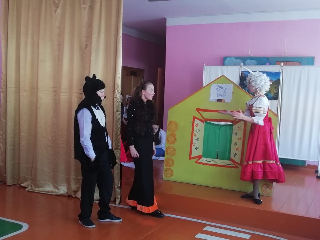 Верхнеуслонские школьники с удовольствием занимаются в театральном коллективе "Светлячок"
