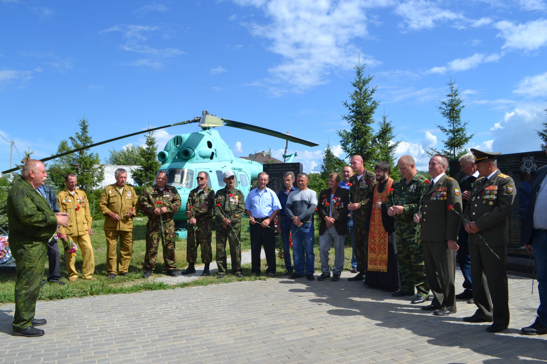 Ветераны боевых действий и жители Введенослободского поселения установили памятник на горе Соколка