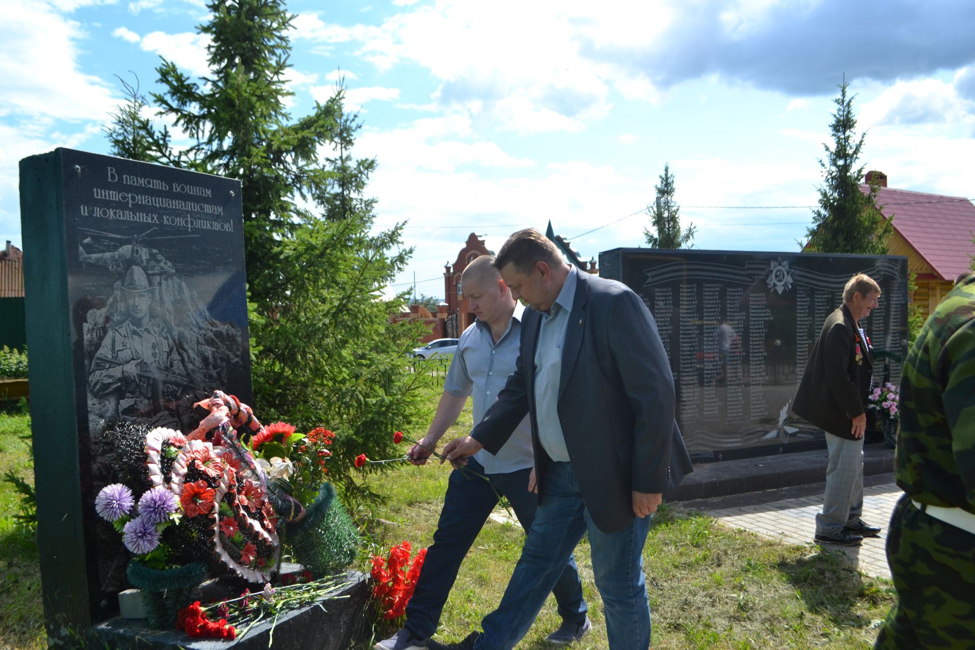 Ветераны боевых действий и жители Введенослободского поселения установили памятник на горе Соколка