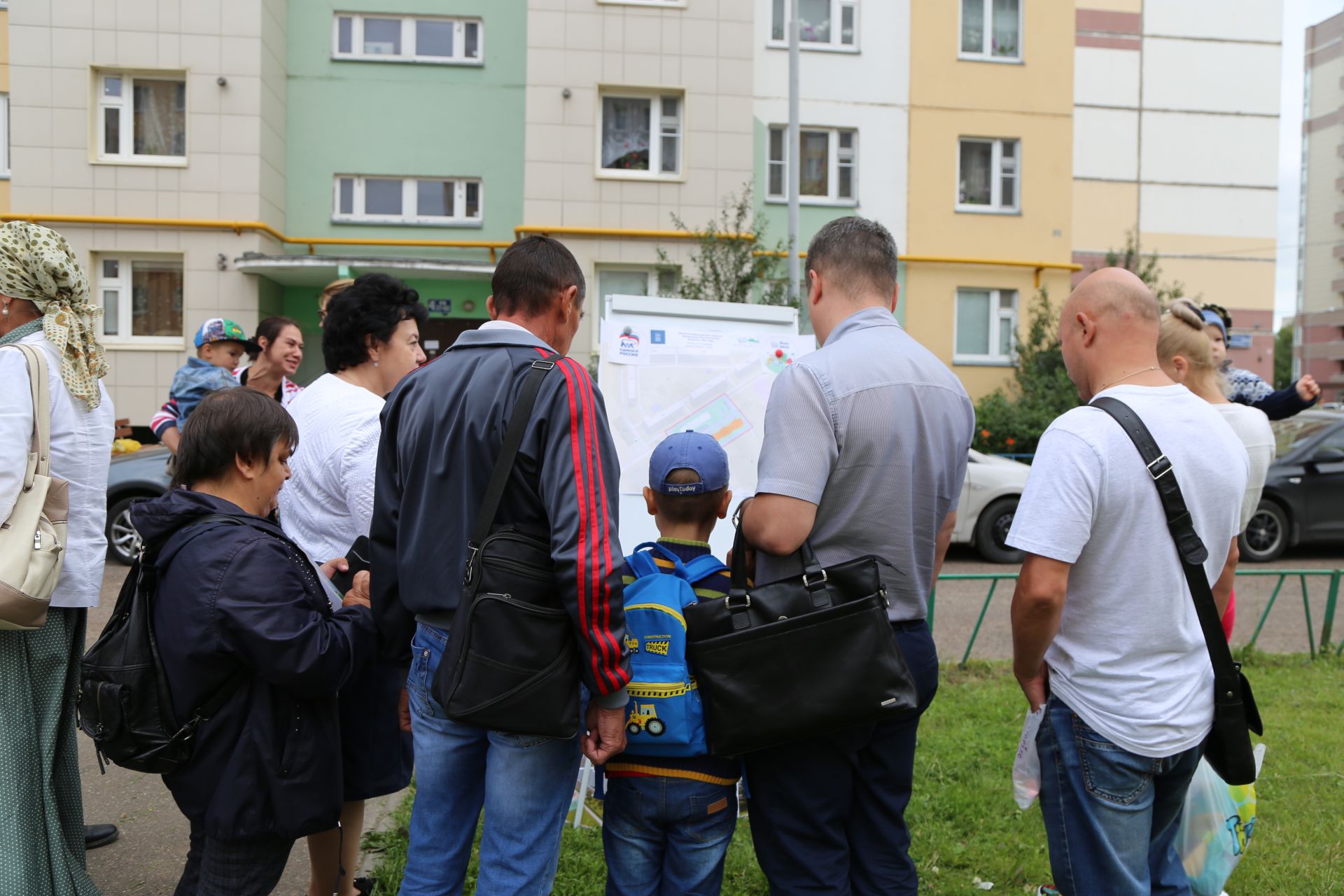 «Единая Россия» начала обсуждать стандарт двора вместе с жителями