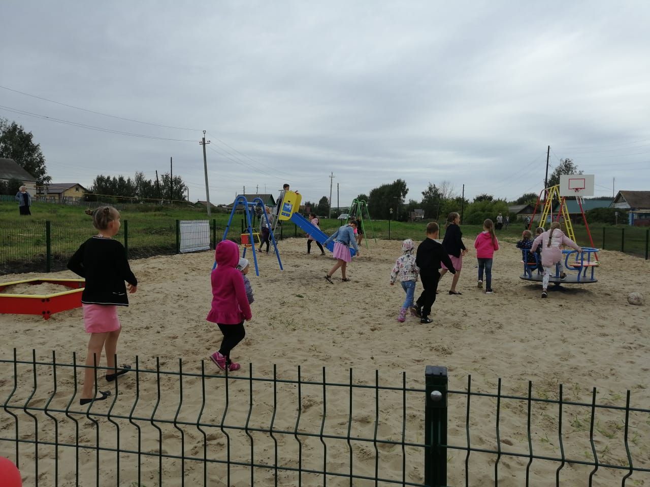 В Клянчине открыли детскую площадку, построенную на средства самообложения