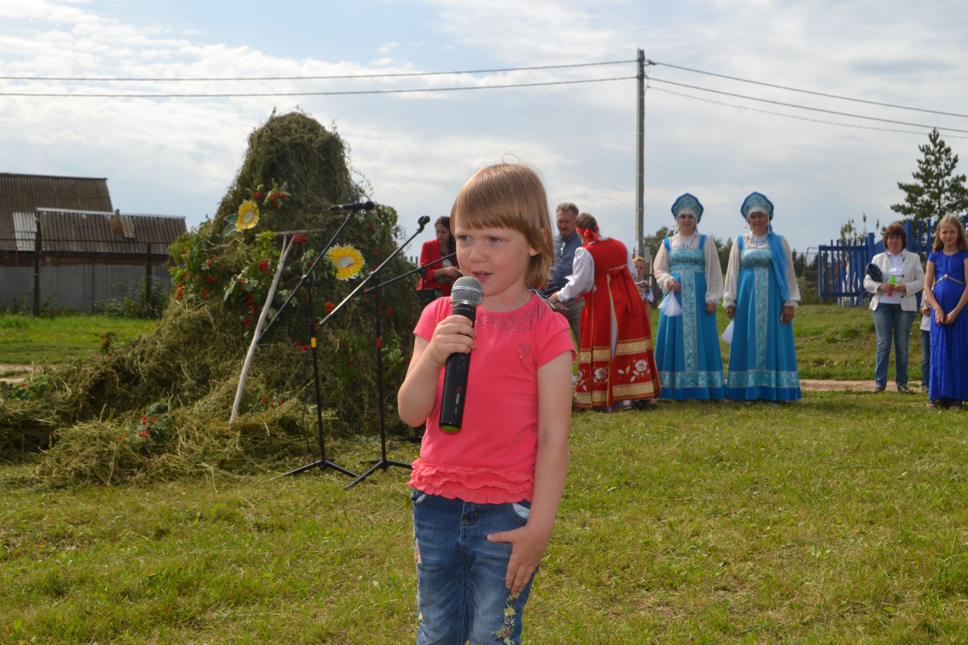 Праздник Яблочного Спаса всем сердца затронул: в Майдане прошел день села