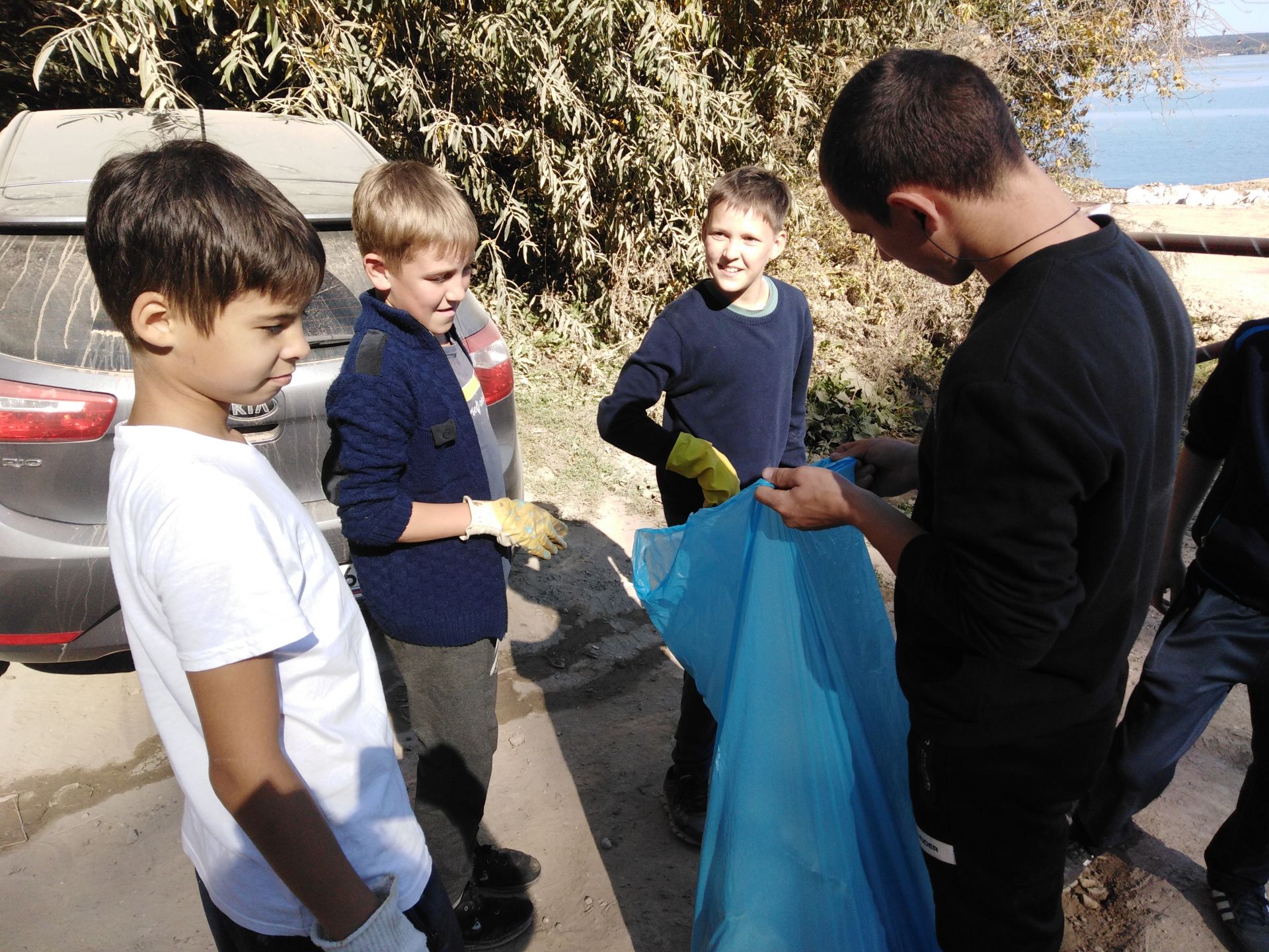 Учащиеся Матюшинской школы Верхнеуслонского района приняли участие в акции "Чистый берег"