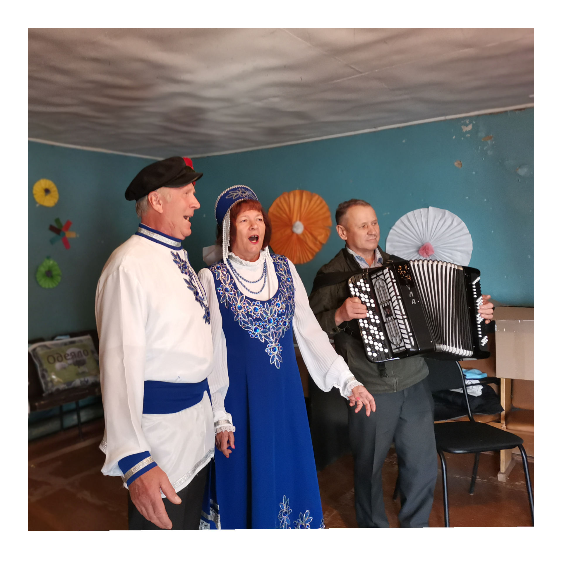 Артисты Коргузинского сельского Дома культуры поздравили патрикеевцев
