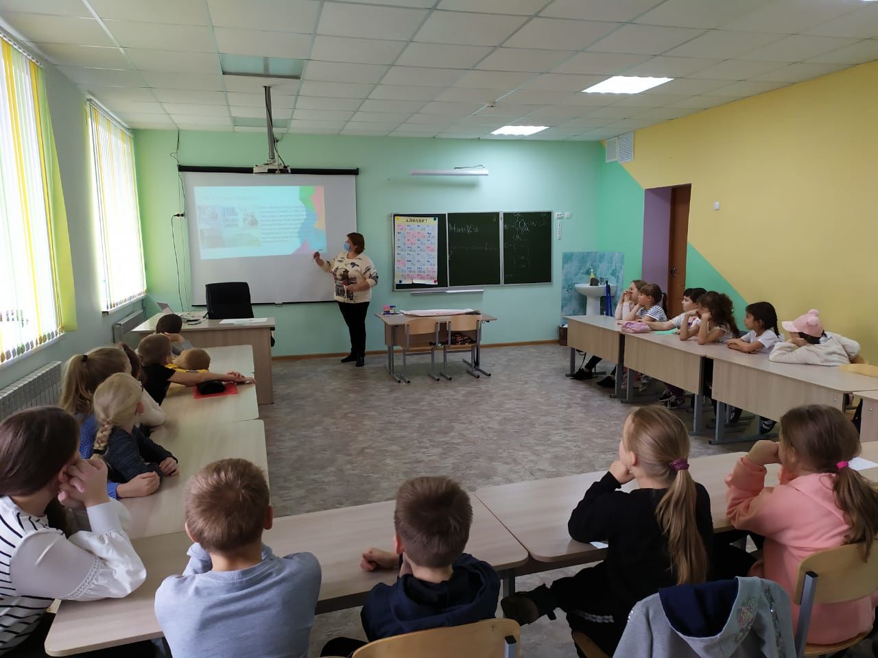 Начальник отдела образования Вилен Касимов побывал в пришкольных лагерях, открывшихся в дни осенних каникул