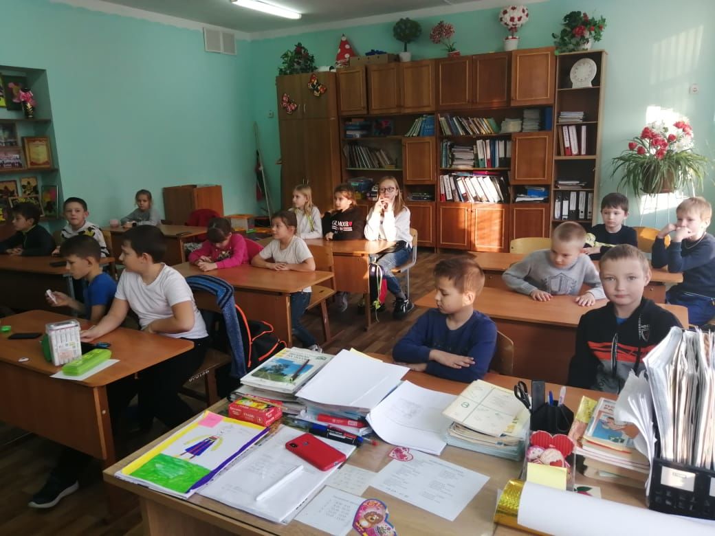 Начальник отдела образования Вилен Касимов побывал в пришкольных лагерях, открывшихся в дни осенних каникул