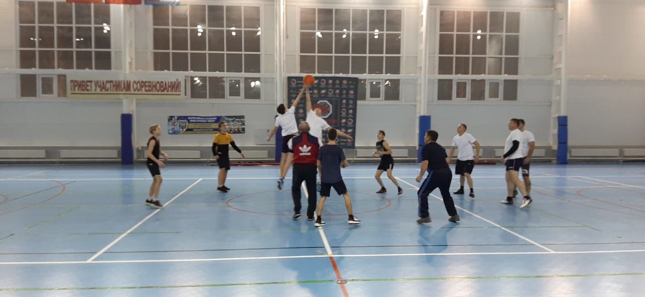 В Верхнеуслонской школе завершился чемпионат по баскетболу