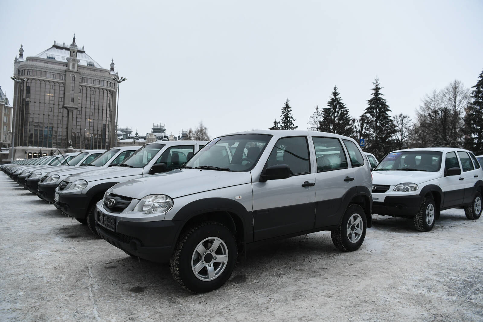 Президент Татарстана вручил ключи от машин главам поселений