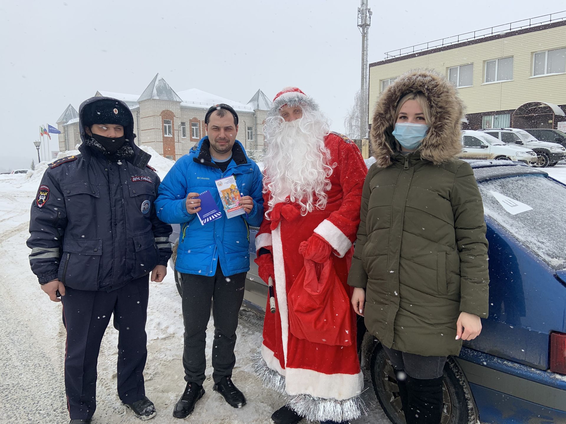 Верхнеуслонская ГИБДД провела акцию  «Дед Мороз и ПДД»