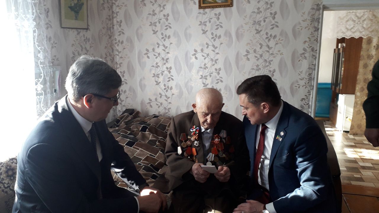 Верхнеуслонским ветеранам Великой Отечественной войны вручили юбилейные медали (фоторепортаж)