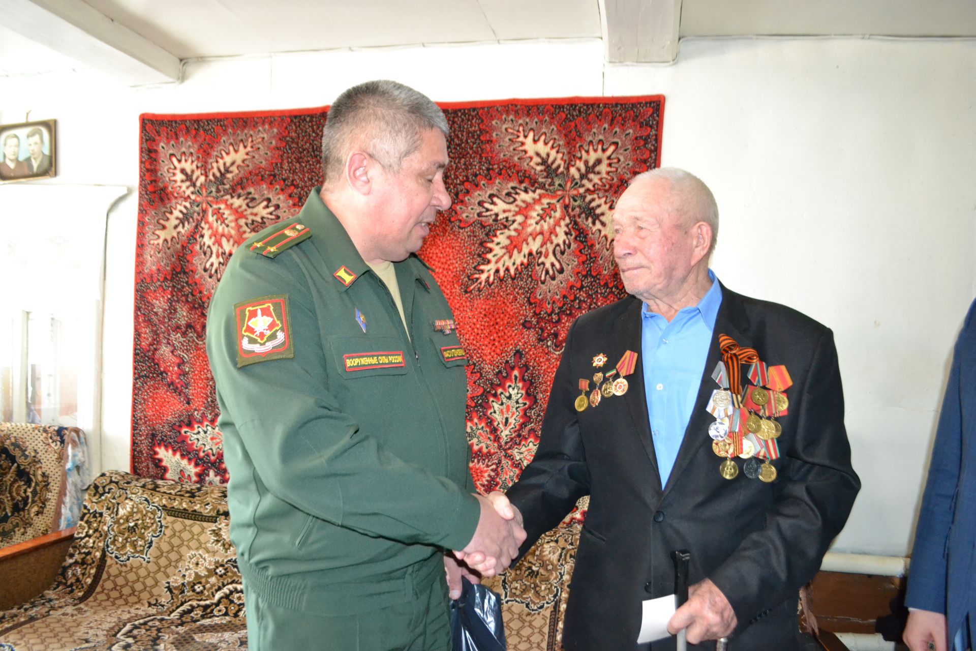 Верхнеуслонским ветеранам Великой Отечественной войны вручили юбилейные медали (фоторепортаж)