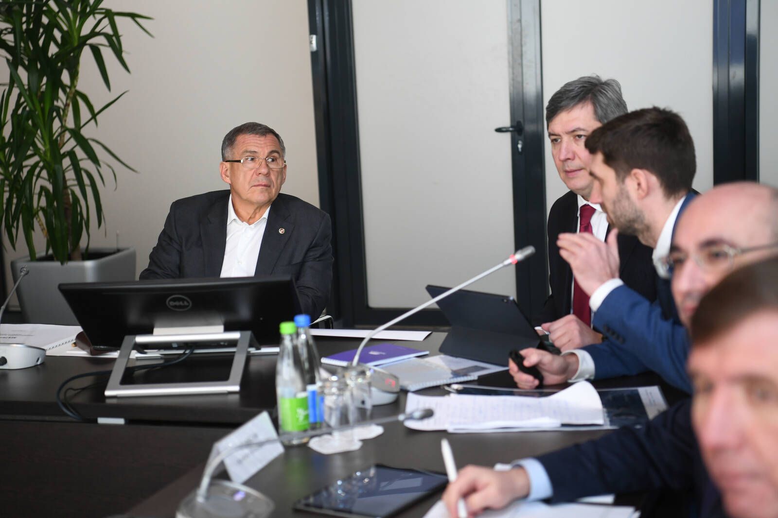 Рустам Минниханов провел совещание по вопросам реализации перспективных проектов