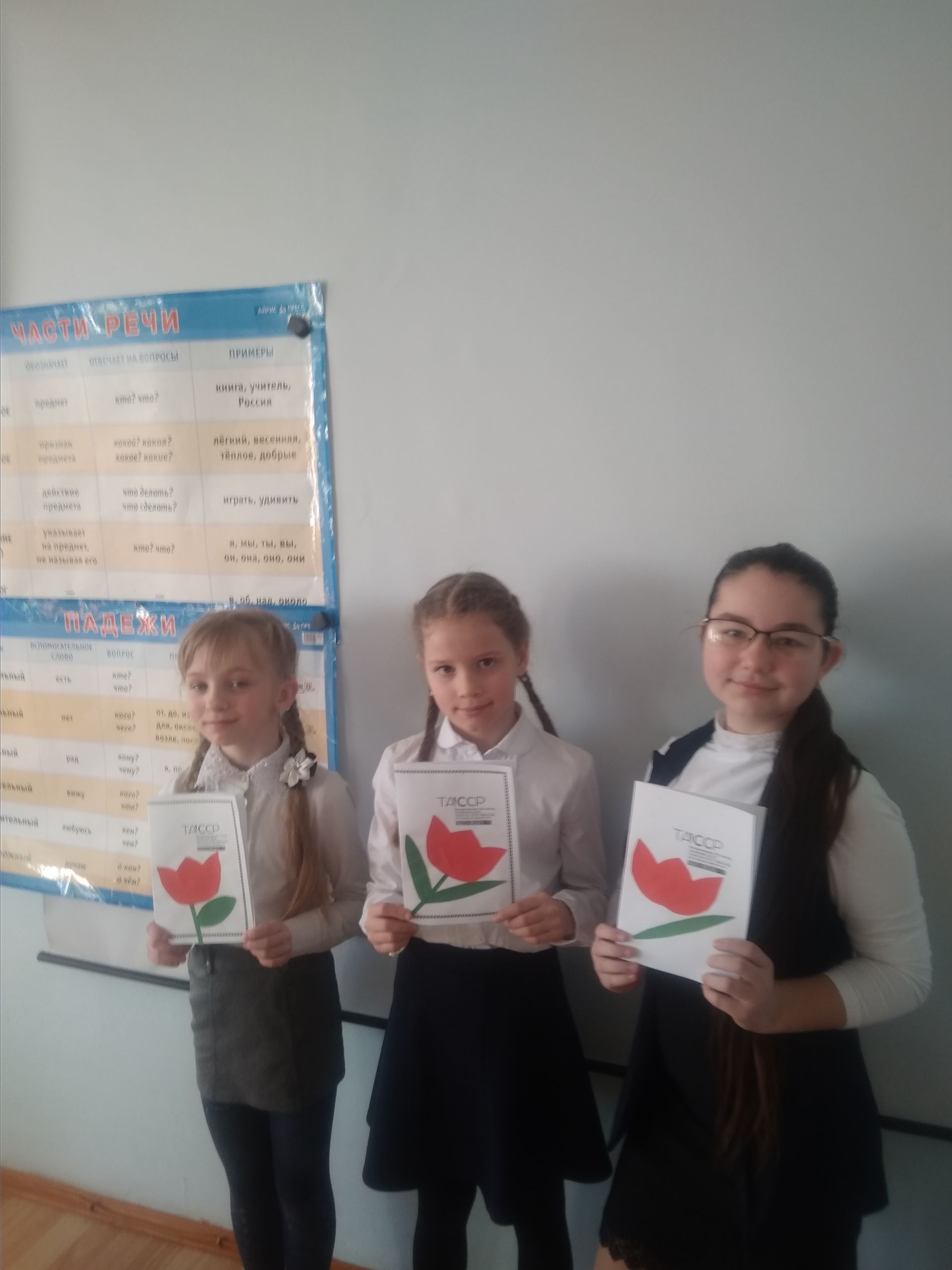 Лучшие поздравительные открытки с логотипом ТАССР подарили учителям