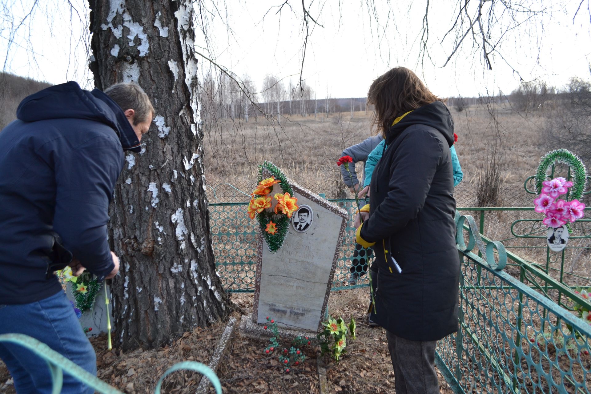 Воины интернационалисты и общественники навестили могилу прапорщика Анатолия Казакова