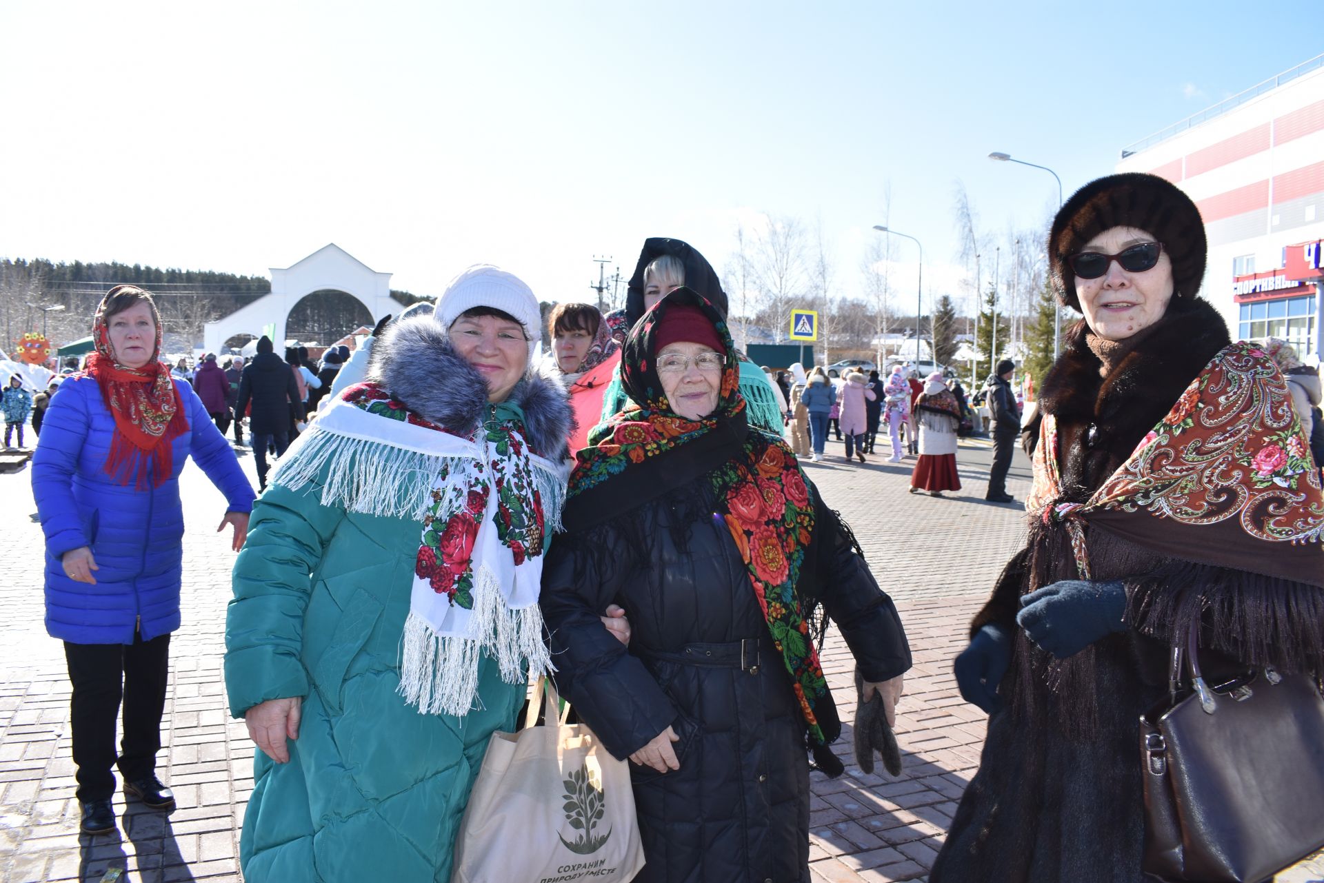 В Верхнем Услоне прошел традиционный народный праздник "Масленица" (Фоторепортаж)