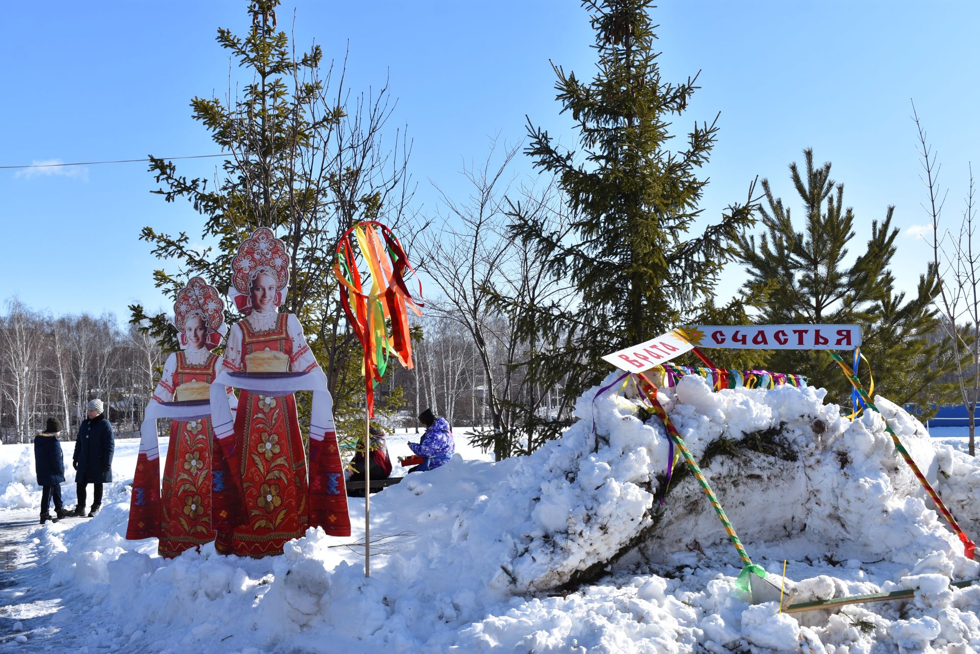 В Верхнем Услоне прошел традиционный народный праздник "Масленица" (Фоторепортаж)