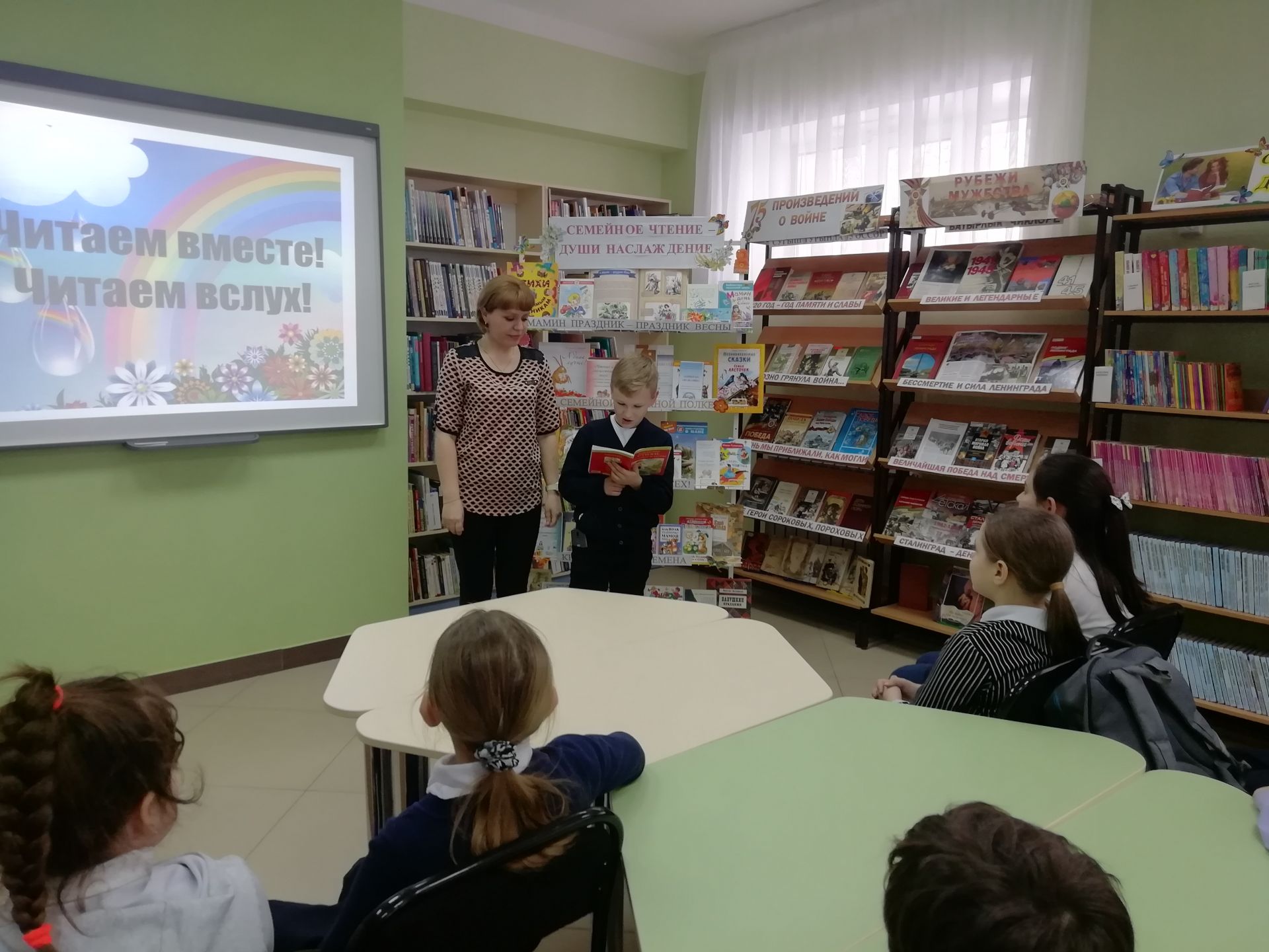 Верхнеуслонские гимназисты приняли участие в акции «Рассказы о маме читаем вслух с вами».