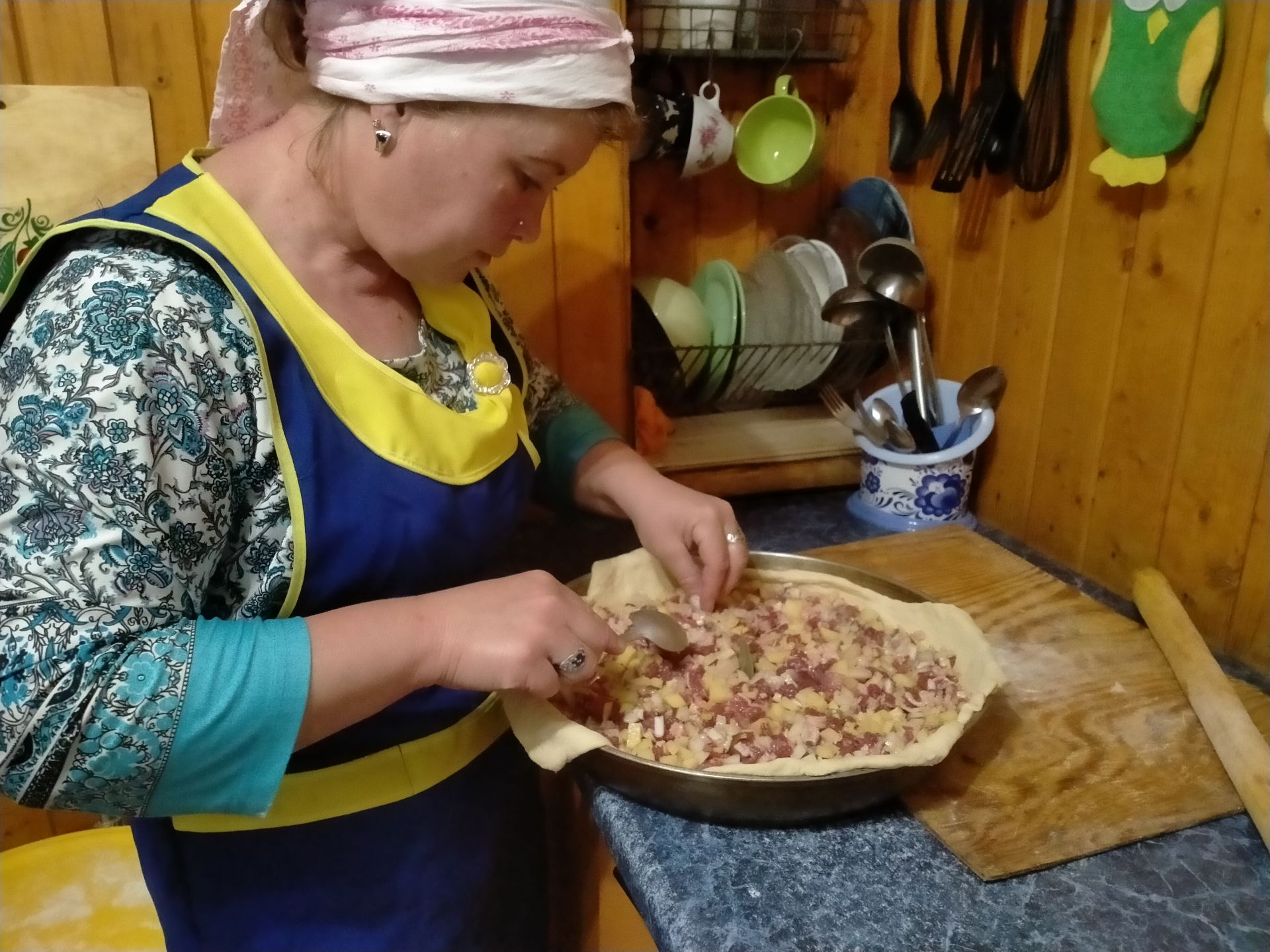 Заведующая Янги Болгарским сельским клубом провела мастер-класс по изготовлению пирога