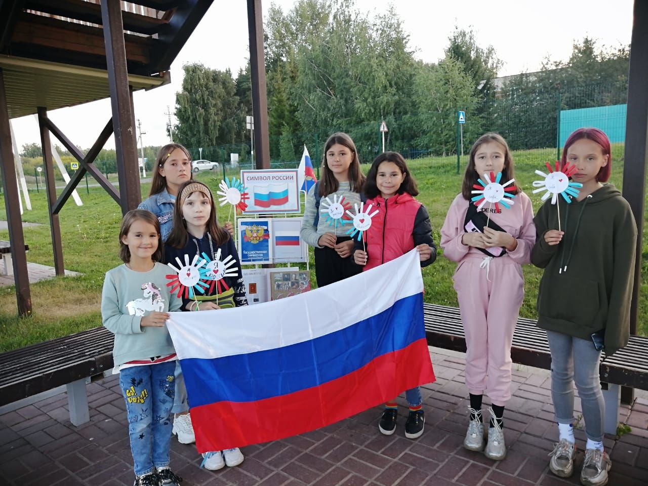В Верхнеуслонском Парке культуры и отдыха прошел мастер-класс «Триколор моей России».