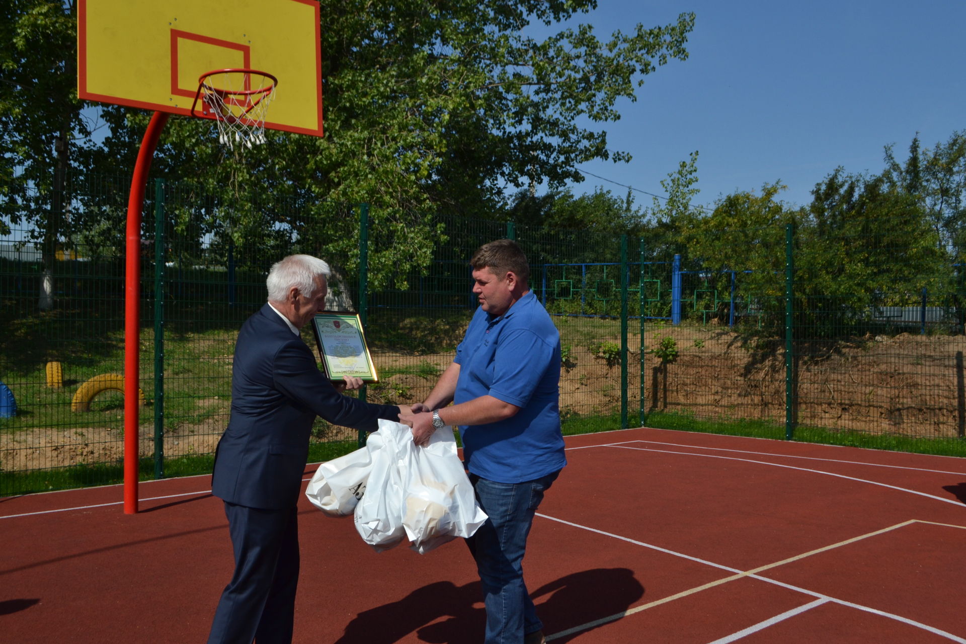 В Татарском Бурнашеве состоялось открытие новой спортивной площадки