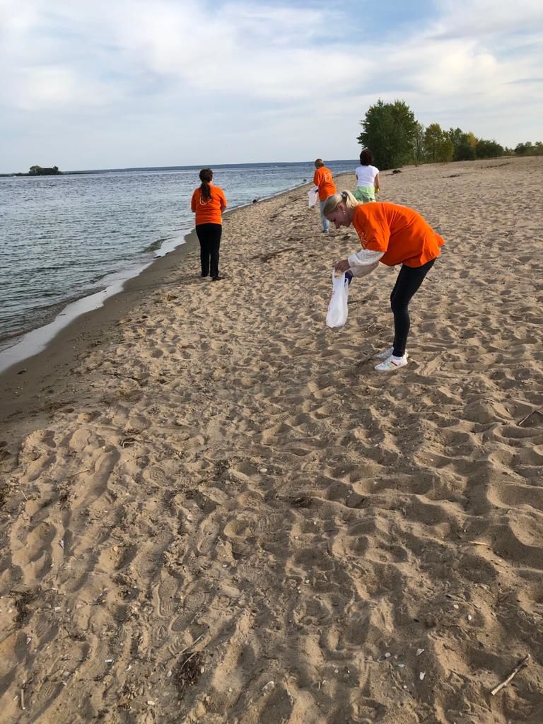 Верхнеуслонские соцработники приняли участие в экологической акции «Чистые берега - чистая вода»