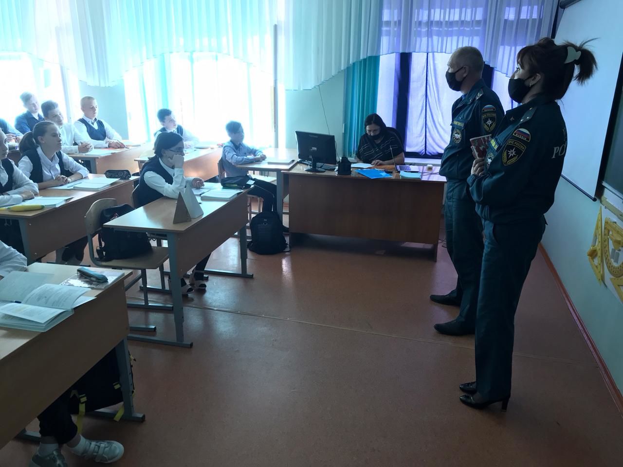 В Верхнеуслонской школе спасатели провели урок безопасности