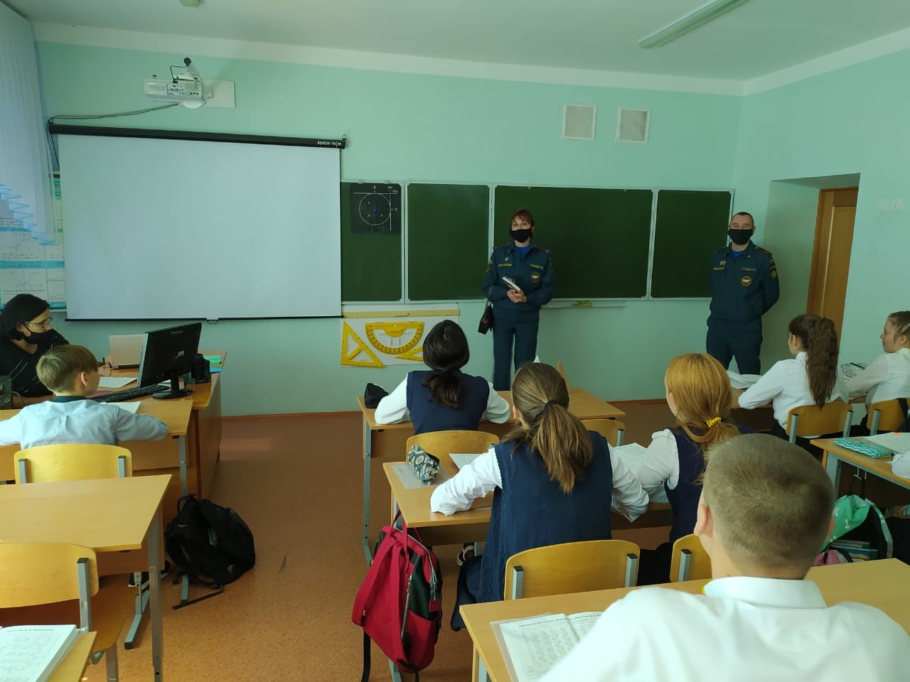 В Верхнеуслонской школе спасатели провели урок безопасности