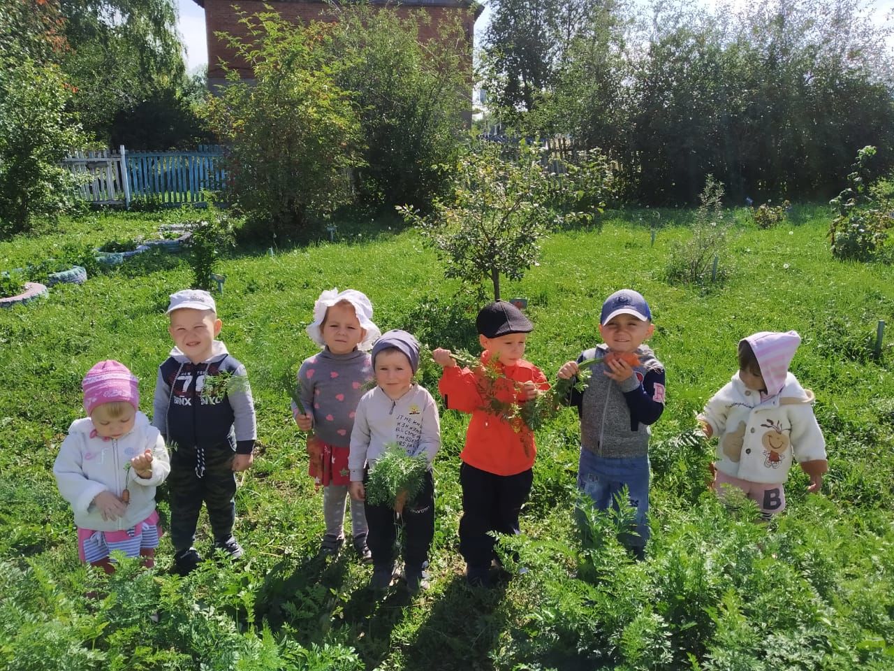 Шеланговским ребятишкам организовали экскурсию в мини-огород