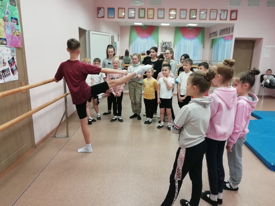 Встреча учащихся Детской школы искусств со студентом Академии танца Эйфмана