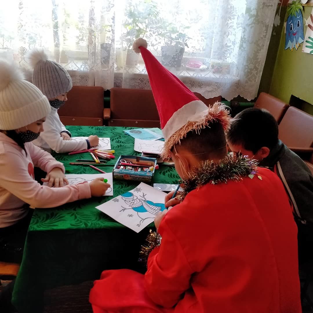 В Янги-Болгарах дети создали открытки своими руками