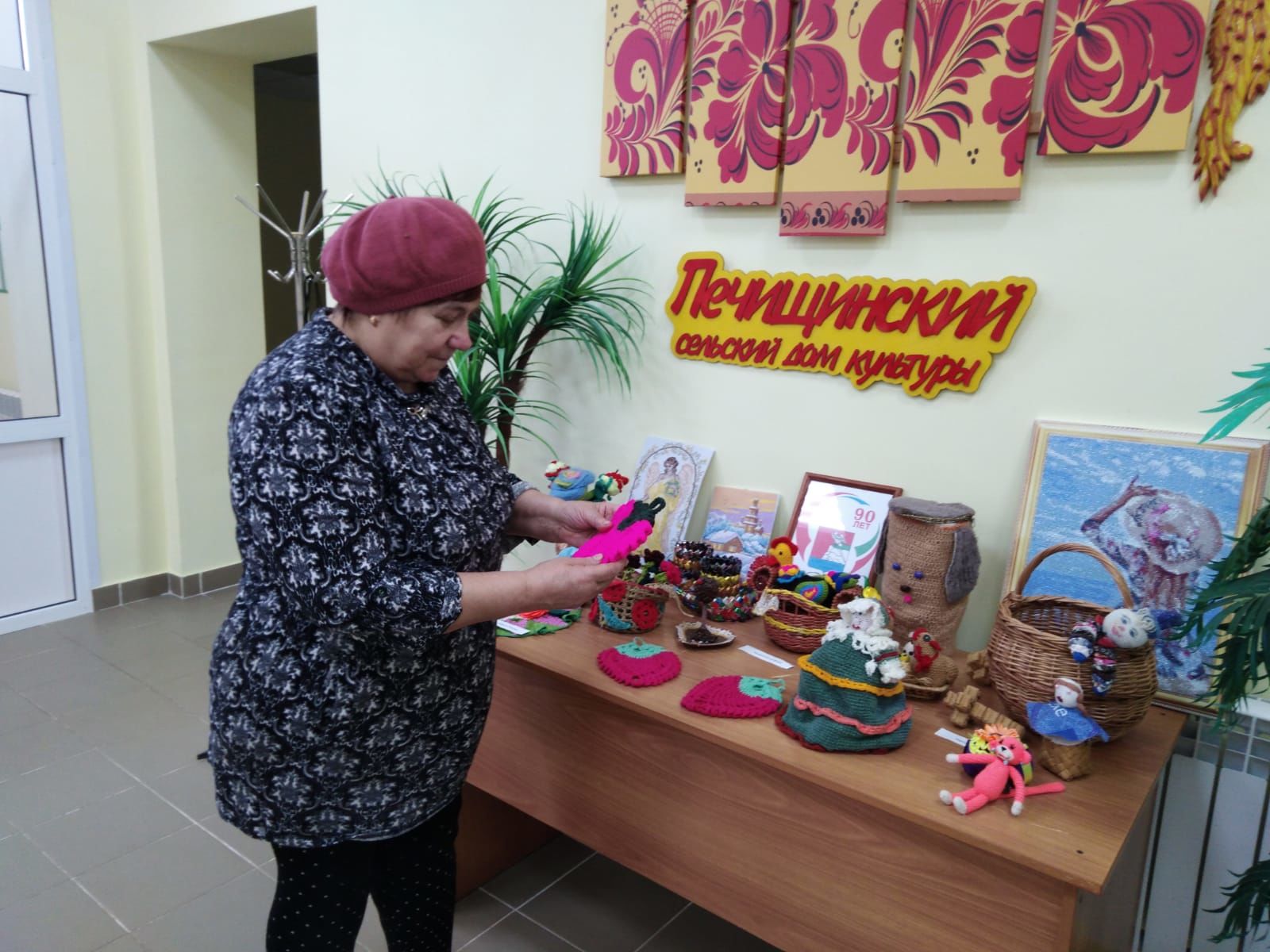 В Печищинском Доме культуры открылась выставка «Добрых рук творенье»