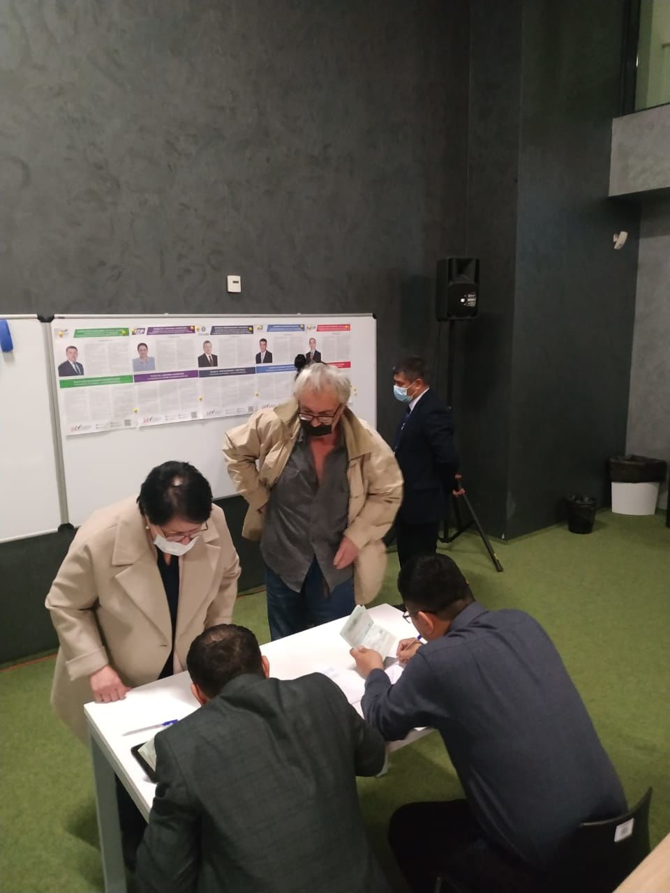Жители Узбекистана смогли досрочно проголосовать на выборах Президента