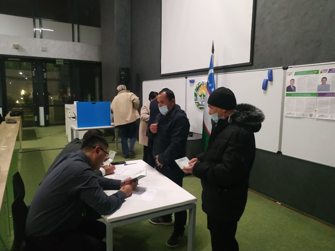 Жители Узбекистана смогли досрочно проголосовать на выборах Президента