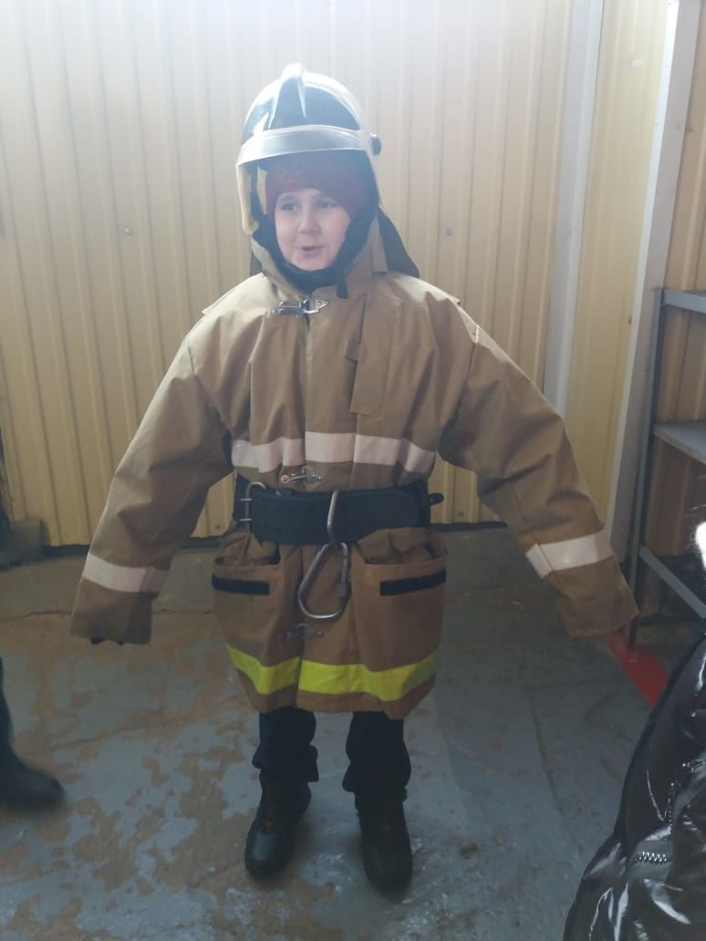 Макуловские школьники совершили экскурсию в местную пожарную часть