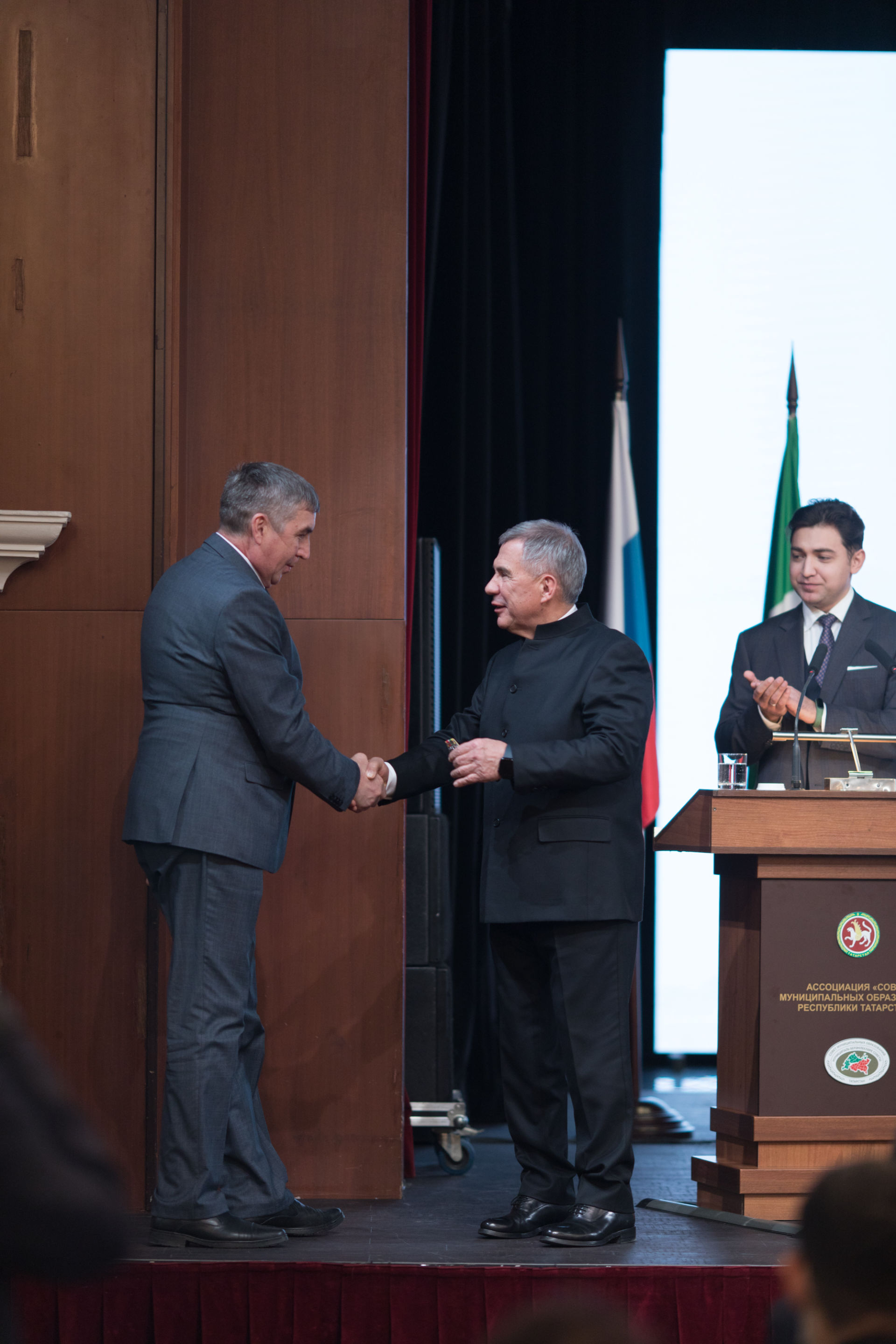 Глава одного из поселений Верхнеуслонского района получил государственную награду из рук Президента Татарстана